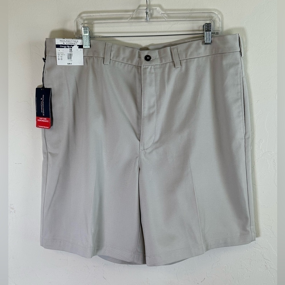NWT Roundtree & Yorke Classic Fit Flat Front Performance Khaki Shorts Sz 38